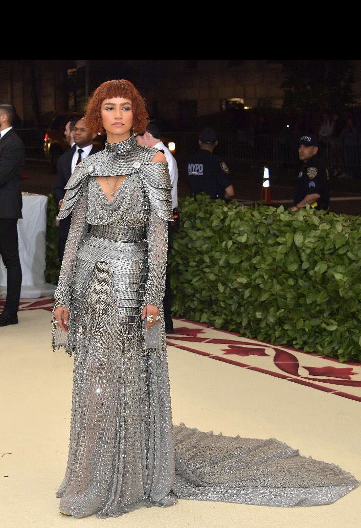 naturespicknmix's tweet photo. Omg can we just take a moment to say that @Zendaya is the Queen 👑 of the #MetGala #MetBall #heavenlybodies #joanofarc #bestdressed 💚💚 https://t.co/uXGFIZsSQS