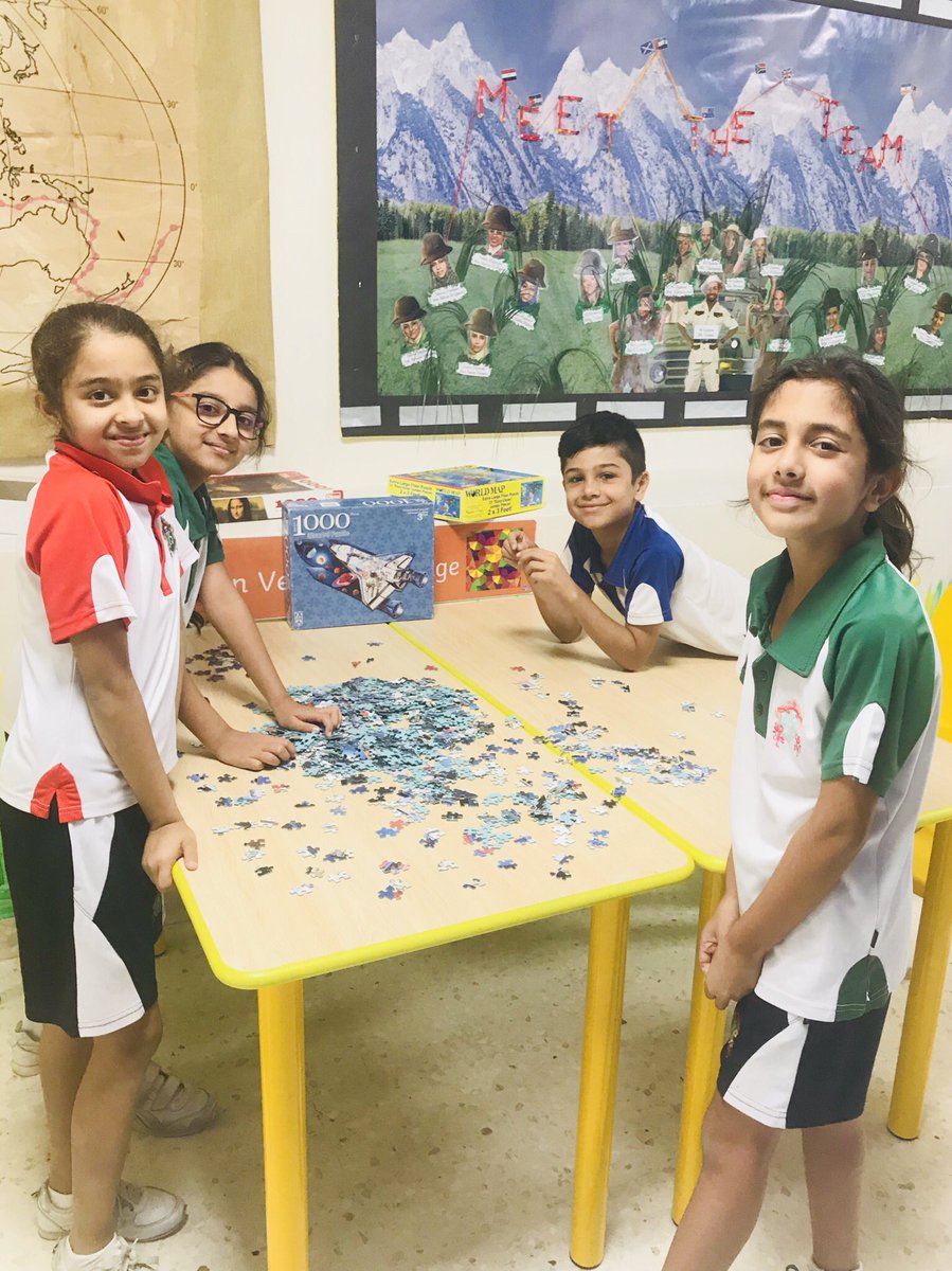 JPS_Year4's tweet photo. Some fantastic collaborative working in our #JPScreativespaces today! 1000 piece puzzle - I wonder if the whole of #JPSyear4 can work together to get it completed? Watch this space! 🤞 https://t.co/hxoZDvYgYq