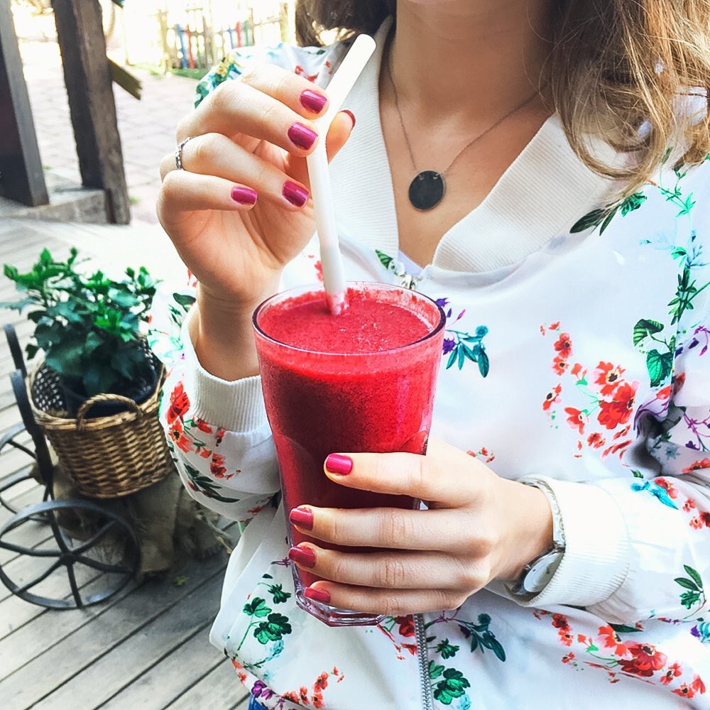 Akıllara durgunluk veren bu lezzeti denemeden geçme! Orman meyvelerinin limonataya nasıl yakıştığını ilk yudumda hisset. 

#osmanlikahvecisiuskudar #limonata #ormanmeyveleri #yummy #photooftheday