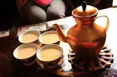 DTeaPhilosophy's tweet photo. Do you know?

In Tibet, butter tea is a common drink. It is made from black tea, yak butter and salt. https://t.co/IoPlLpTjmo