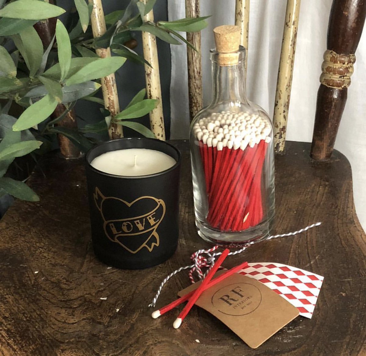RF_Int's tweet photo. Hope everyone has had a lovely bank holiday weekend in the sunshine! ☀️🙌 Shown here are our red matches and the beautiful Love Quinn candle in earl grey and cucumber 🖤 #howivintage
.
.
Photo credit: Ingewatrobski https://t.co/uMrjsIHCHF
