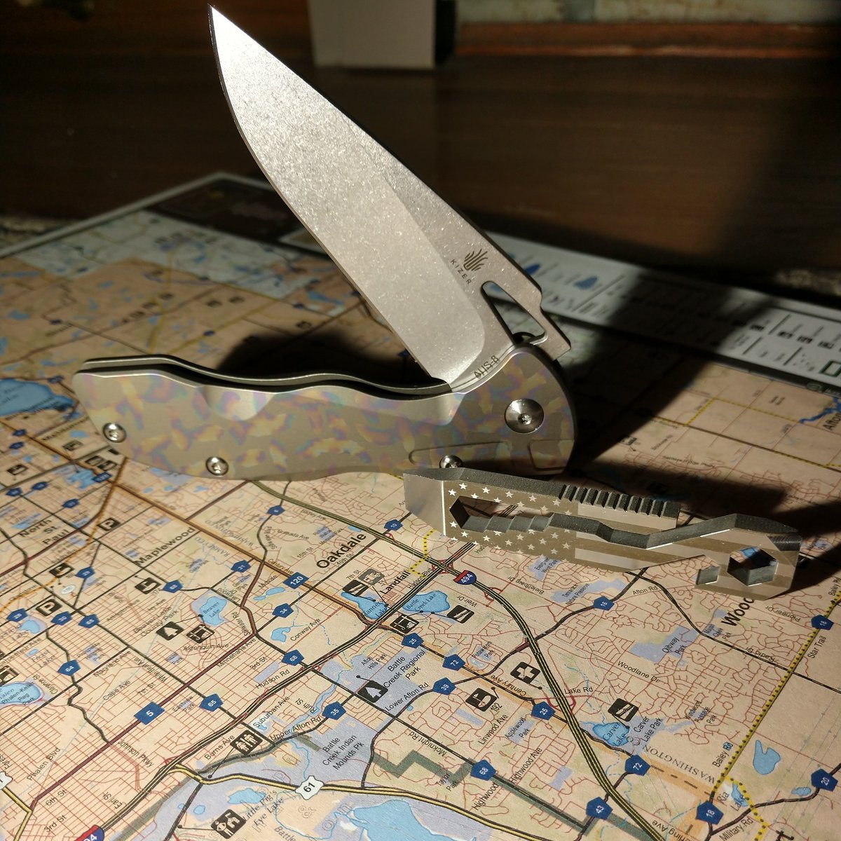 Prepared for wherever the Atlas takes you.

@kizercutlery_inc @griffinpockettool 

#EDC #Atlas #Minnesota #prepared #aus8 #multitool #gear #knife #knifelife #griffin #camping #hiking