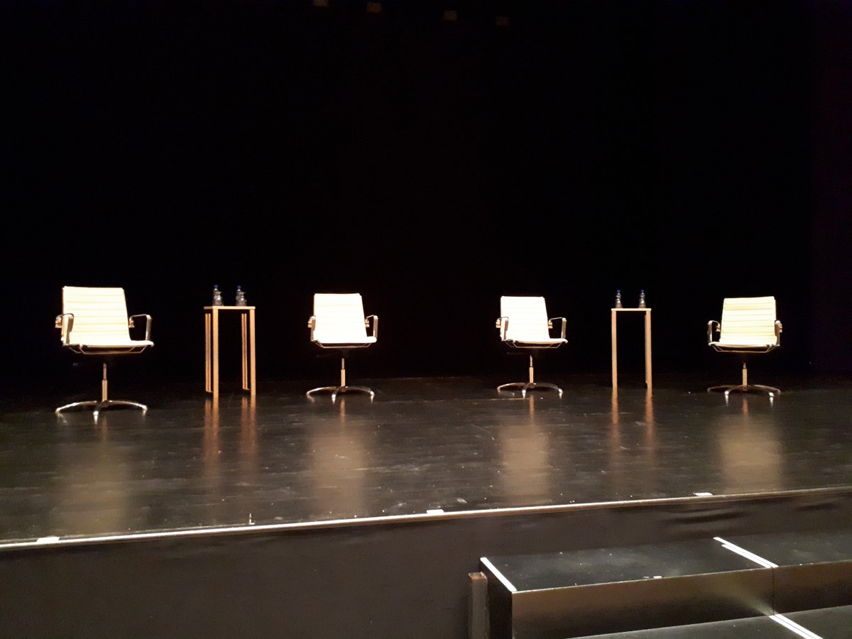 En breves, directo en el Paranimf y en Facebook: debate electoral entre las candidaturas de Eva Alcón, @cperluji, al Rectorado y del estudiantado al Claustre: Paula Barba, <a href="/PEstudiantilUJI/">Plataforma Estudiantil UJI</a>; Laura Alcaide, <a href="/SAO_UJI/">SAÓ UJI</a>, y Jaime García, de Som Universitat/Somos Universidad. #UJIvota