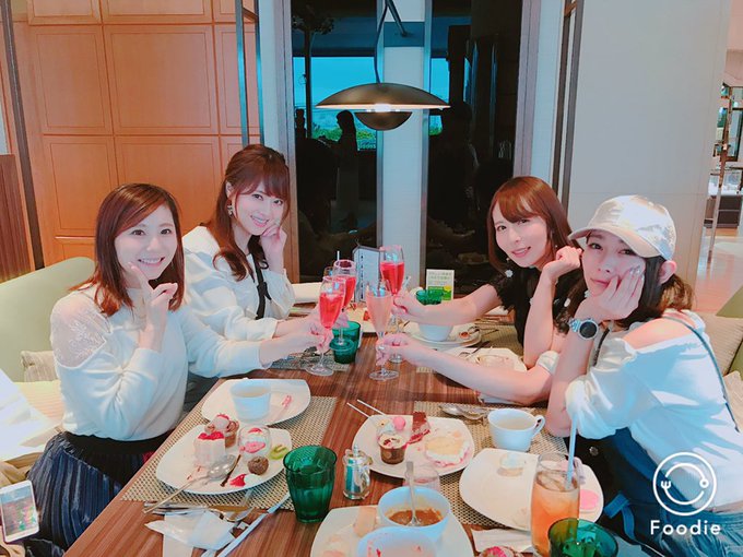 みんなでスイーツバイキング♡  あっきー、ゆまちん、ジェシー ♡幸せだああああ(*&acute;◒`*)♡♡♡  さっき大久保さんが収録でいらっしゃってて、久しぶり匂いお顔見れて嬉しかったー(*&acute;◒`*) https://t