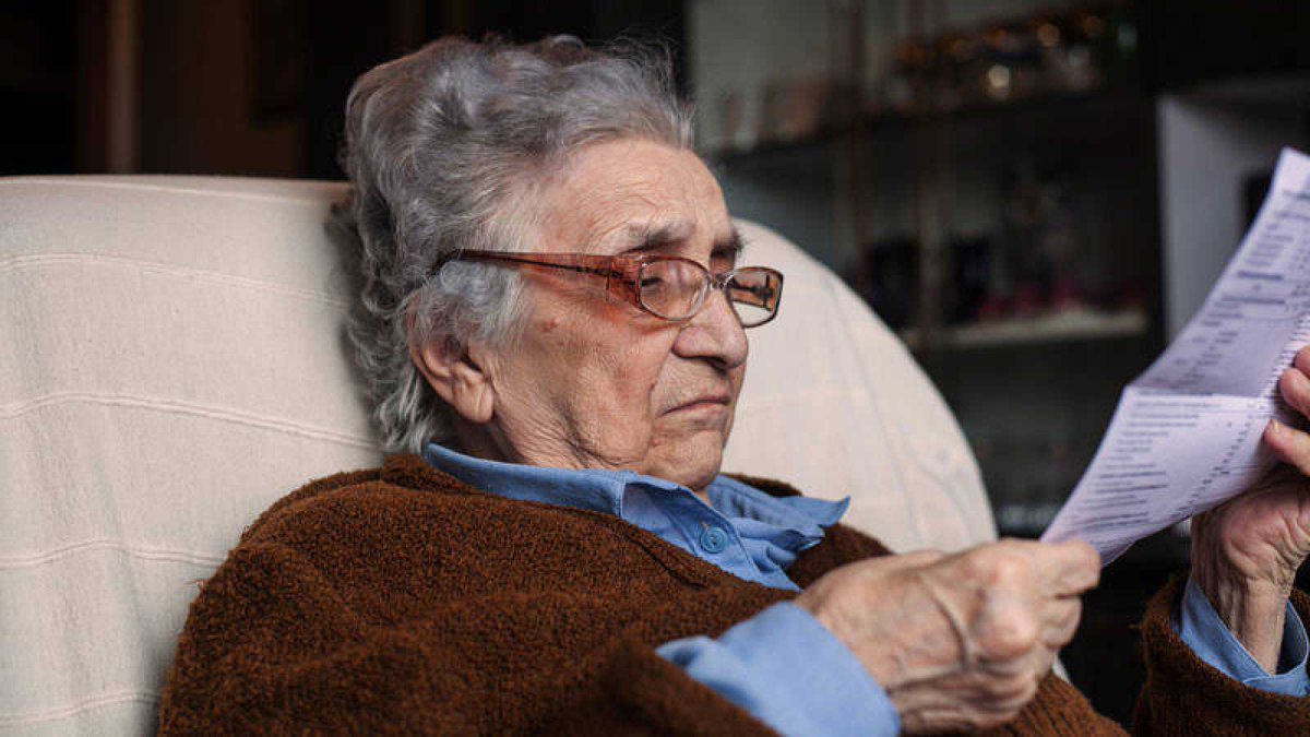 BidaOsoa's tweet photo. La #soledad se instala en uno de cada cuatro hogares españoles: 4,68 millones de personas viven solas, casi dos millones tienen más de 65 años, vía @rtve https://t.co/kBogSxHC6Y #sociedad #mayores https://t.co/qV5opHfcy6