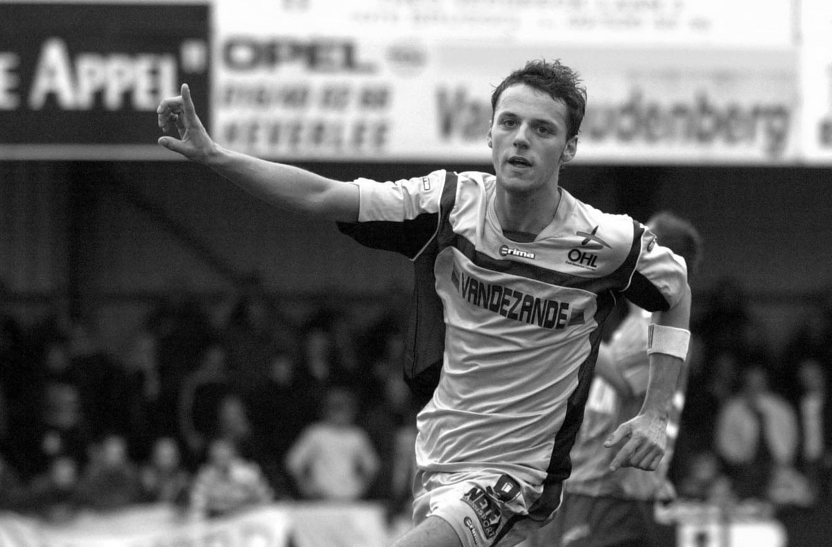 OHLeuven's tweet photo. 10 jaar geleden namen we afscheid van één van de populairste OHL'ers aller tijden. 💔

Als herrinnering aan François Sterchele willen we iedereen vragen om vanavond tijdens minuut 23 een fantastisch applaus te geven. 👏

Rust in vrede Çois’ke. https://t.co/lXdL1kXu2d
