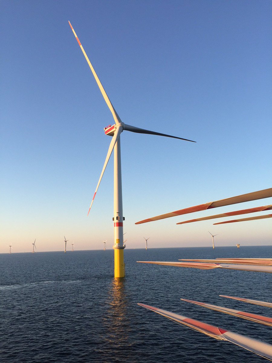 Orsted's tweet photo. First 8MW wind turbine successfully installed in the German North Sea 🌊☀️
On Saturday, the last blade of the first wind turbine was mounted, marking the installation of the first installed wind turbine out of 56 at #BorkumRiffgrund2 Offshore Wind Farm. https://t.co/4B0aR81Axt