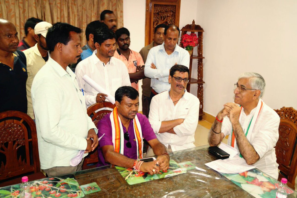 TS_SinghDeo's tweet image. Meaningful round of meetings with Jagdalpur Nagar Nigam Placement Karmchari Sangh and Iron Ore Stone Crushers Association, with perceptive and nuanced suggestions coming in for #JanGhoshnaPatra campaign.
#आपका_विकास_आपके_हाथ