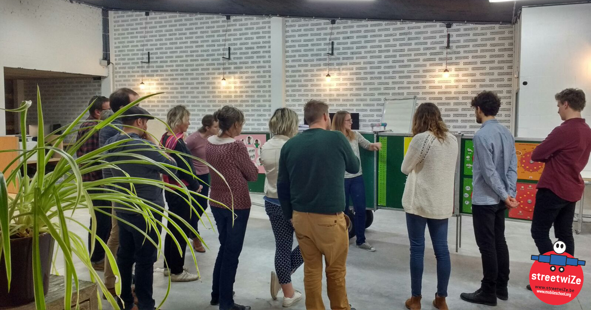 Volgende week is er terug een StreetwiZe • Mobile School-infoavond! Interesse in een stage, vrijwilligerswerk of wil je gewoon meer weten over de organisatie? Kom dan zeker langs op de laatste infoavond van dit voorjaar! 😀#infoavond #vrijwilligerswerk mobileschool.org/nl/info-avond