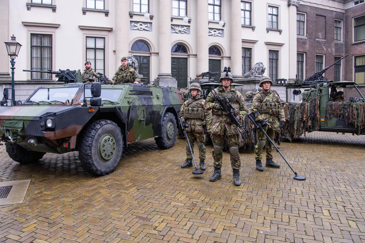 Op 22 mei zijn de Landmachtdagen. Wij zijn de gehele dag vertegenwoordigd bij de Veteranentent op het Pieter Vreedeplein in @gemeentetilburg. Kom jij ook een kop koffie drinken?
ow.ly/To7M30jtd0U 
<a href="/landmacht/">Koninklijke Landmacht</a> #13lichtebrigade #41pantsergenie #sodeju