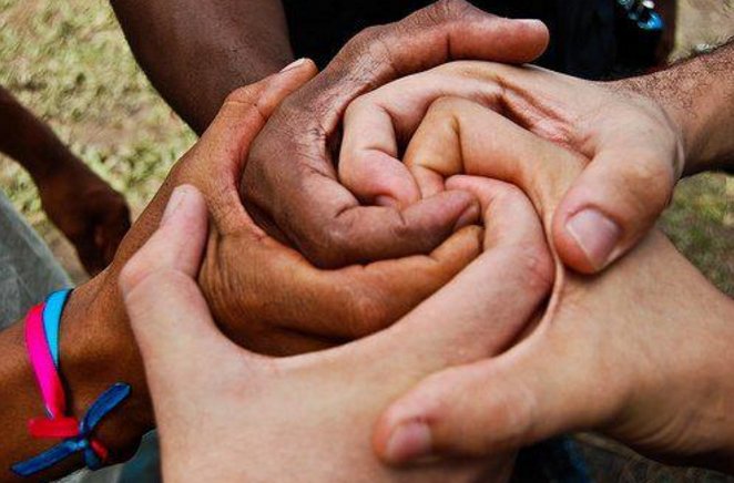 inter_obs's tweet photo. Luttons tous contre le racisme dans le monde surtout en France. Des millers de nos compatriotes sont victime du racisme et de l'inégalité selon le dernier rapport de la commission Européenne de lutte contre le racisme. https://t.co/qzuFX8DjXI