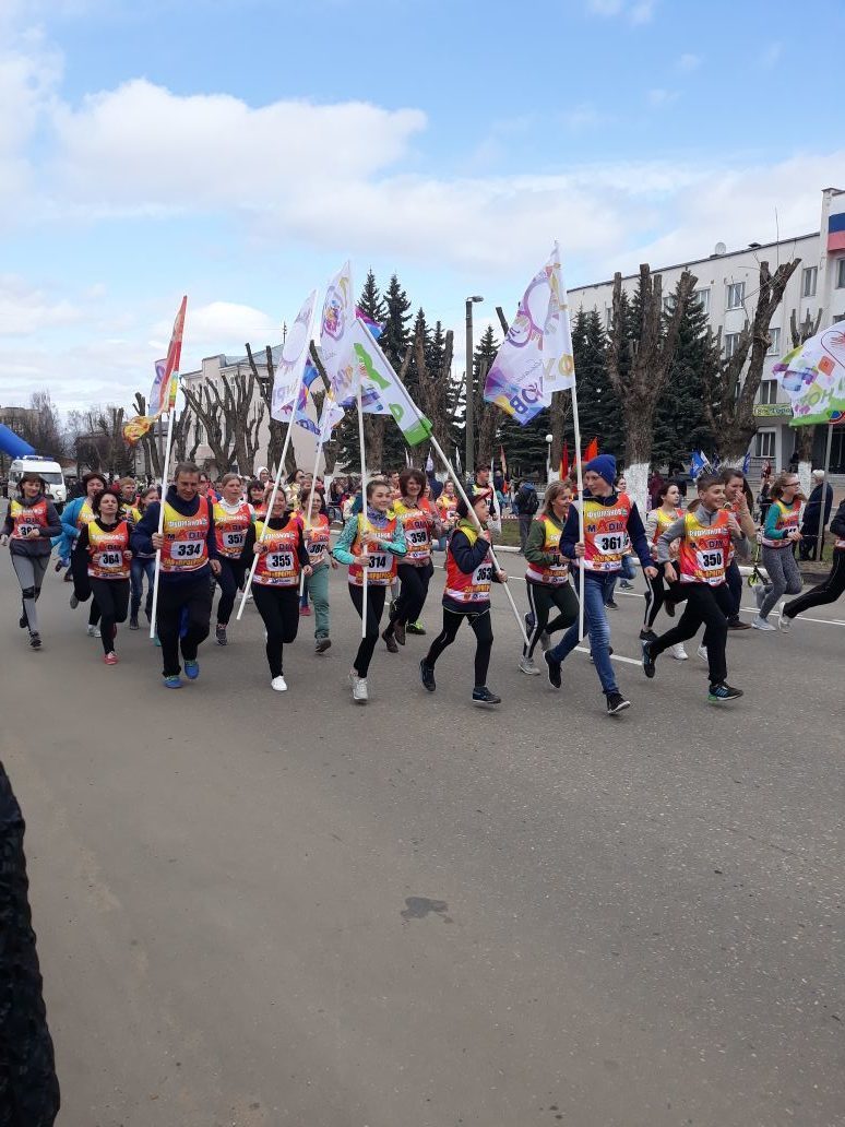 Фурмановские сторонники партии #ЕР приняли участие в легкоатлетической эстафете на призы местной газеты "Новая жизнь"