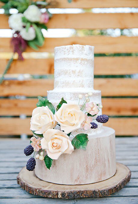 Tag a #bride who would love this cake !! #weddingcake #cakegoals