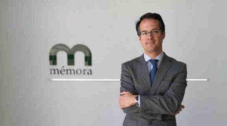 GrupoMemora's tweet photo. "En @GrupoMemora vamos más allá del servicio funerario". Entrevista a Daniel Benítez, gerente de Mémora en #Cádiz. Cada día acompañamos a familias que despiden a sus seres queridos, ¿por qué tratar a la muerte como un tabú? https://t.co/hzpN7ODuz2 vía @diariocadiz https://t.co/4Q2Lt9pm8s