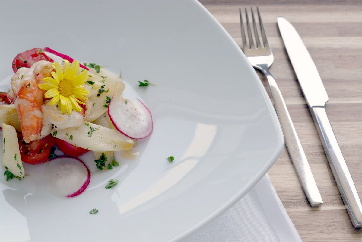 LePoissonZH's tweet photo. Diese Woche in unserem Business-Lunch Menü "Gebratene Riesencrevette an Spargelsalat mit Kresse" - ganz lecker! 😋 Besuchen Sie uns und geniessen Sie wöchentlich wechselnde Menüs: https://t.co/PFnl2mABDM

#zurich #menu #businesslunch #restaurant #essen #lecker #buchensiejetzt https://t.co/ElOO8EvcSg