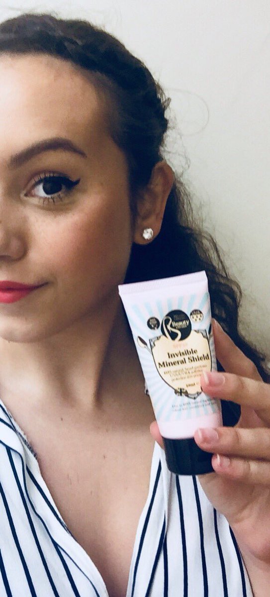 SFranco07051836's tweet photo. Looking for healthy looking skin, that you can use underneath your makeup and don’t feel guilty about it this product is for you and includes spf 30 for summertime sunshine ☀️ #CleanerBeauty #HBHero #BeautyKitchen @holland_barrett https://t.co/TbX5Kv9DWs