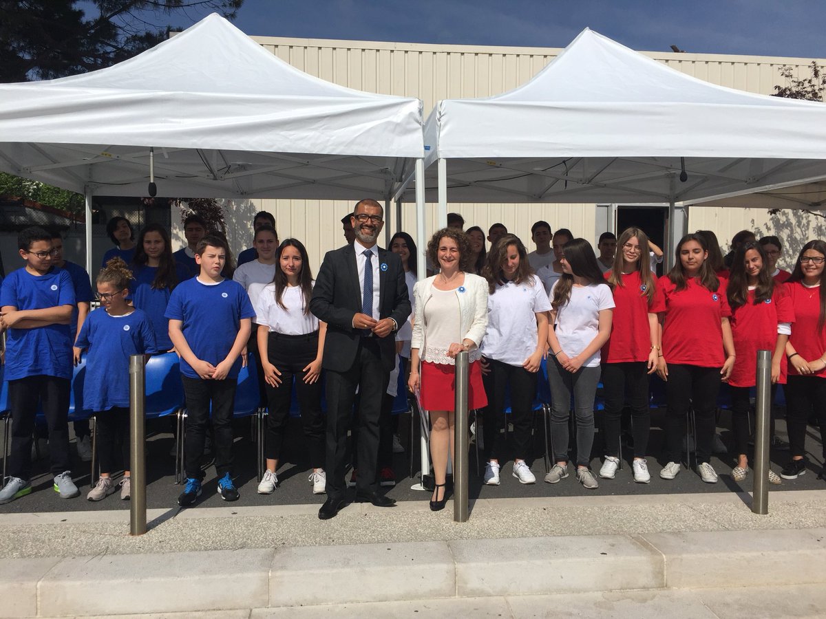 balmes06's tweet photo. La chorale du collège La Fontonne aux commémorations du 8 mai !
Belle implication de nos jeunes et de nos enseignants! https://t.co/GXnyCNXxls