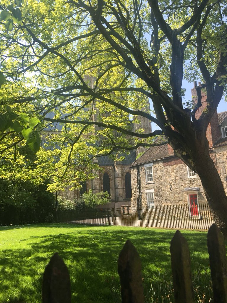 JennieHollandpr's tweet photo. Enjoying this lovely weather and catching up with clients in #Lincoln today including a productive meeting with the @LincsCathedral and @LC_Connected team ☀️ https://t.co/IN3Re9qY3i