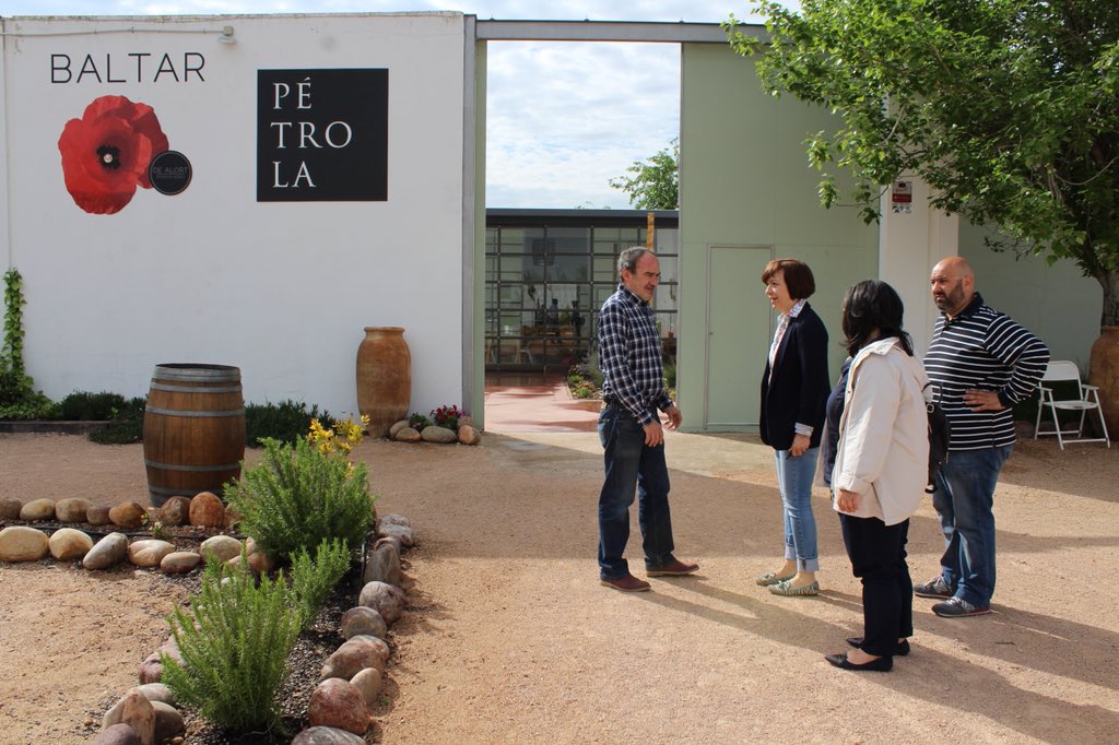 rosamelchorq's tweet photo. Visitando Bodegas Alort. Apoyando la iniciativa empresarial de nuestros vecinos. #EsAlcázar https://t.co/sPKrR2cRVp