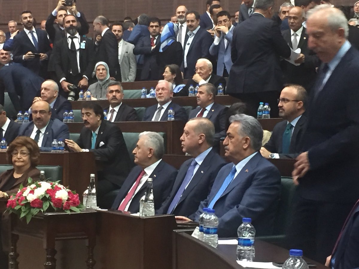 mvesreftas's tweet photo. Genel Başkanımız ve Cumhurbaşkanımız Sayın @RT_Erdogan,24 Haziran seçimleriyle ülkemiz İRADE, ERDEM ve CESARET ile yeni bir şahlanış dönemini başlatmak üzere son grup konuşmasını yapıyor. yolumuz yolunuz AÇIK olsun Resimiz https://t.co/1DNh6K7Mq3