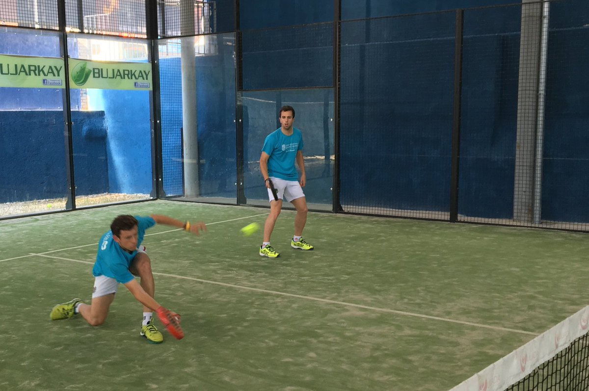 PADEL | Primer partit masculí del #CEU2018 a Jaen.
@DeportesUCJC vs <a href="/UniBarcelona/">Universitat de Barcelona</a> 6/4 6/2 pels madrilenys. #esportuniversitari