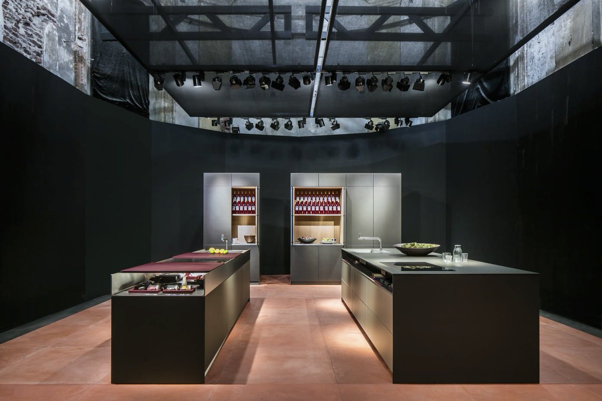 KitchenArchLtd's tweet photo. Premium materials support the timeless forms of the bulthaup b3 island and adapt to the character of the room and the people who live in it. #bulthaup #AmplifyU #salonedelmobile #salonedelmobile2018 #milanfurniturefair #eurocucina #livingspaces #interiordesign #architecture https://t.co/CCc3WXcJgm