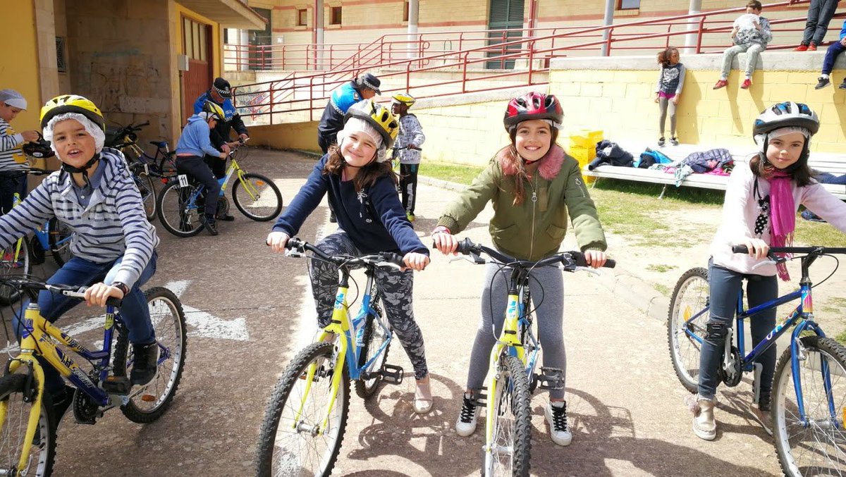 Los alumnos de 4º y 6º de Educación Primaria del <a href="/cfuentedelrey/">CEIP Fuente del Rey</a> han estado en el circuito de tráfico del <a href="/Ayto_Soria/">Ayuntamiento de Soria</a> para asistir al taller realizado por la Policía Local sobre Educación Vial.