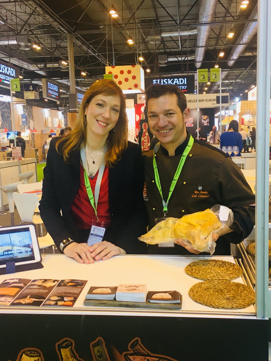 LOSCANTEROS1's tweet photo. #felizmartes a por la segunda jornada!!! @salondegourmets 💪🏻💪🏻💪🏻 gran equipo de #autenticos @avilaautentica #Dandoleña🔥🔥🔥 #Alaleñayalabrasatodosabemejor @dando_lena @porkyavila @CaracolesGredos @BFFuentegalana @BodegasAusin @CarneAvilaIGP @morcillasotillo #morañanatural https://t.co/Mx7xNOfk0M