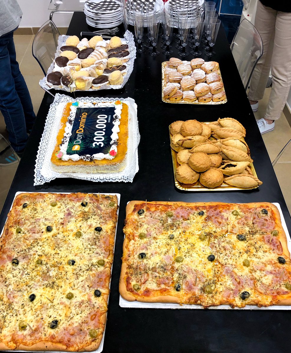 DonDominio's tweet photo. 🎊 🎉  ¡Hoy  estamos de celebración, hemos superado la cifra de 300.000 dominios! 🎊 🎉 
Gracias  por haber confiado en DonDominio para la gestión de vuestros dominios , no habría sido posible llegar a este número sin vuestra confianza y apoyo constante. https://t.co/n75HUtuRjg