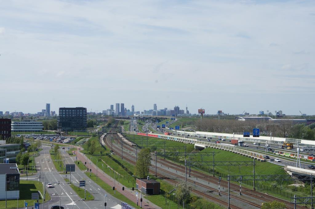 HotelNootdorp's tweet photo. Bouw update!

Het begin is gemaakt met het #zwembad op de bovenste verdieping! Wie komt hier straks heerlijk baantjes trekken met uitzicht op #Den Haag en #Delft? https://t.co/KD3W8gAKBR