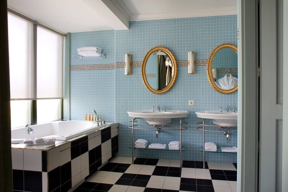 ManotelSA's tweet photo. Découvrez la salle de bain de notre suite Royale ! https://t.co/UiDmwSMUaB