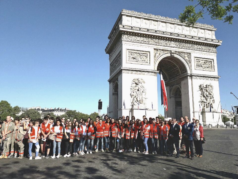200 élèves des sections Croix-Rouge participent aux cérémonies du #8mai L’option Croix-Rouge est intégrée dans leur cursus scolaire.