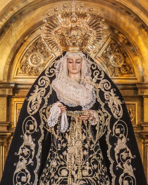 MES DE MAYO, MES DE MARÍA.
FLORES PARA LA VIRGEN.

Día 8: Pide al Señor que te conceda vencer el amor propio.

Venid y vamos todos 
con flores a porfía 
con flores a María 
que Madre nuestra es.

Foto: Hermandad de la Soledad.

#SoledadAlcaládelRío 
#StabatMaterDolorosa