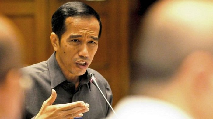 RadioElshinta's tweet photo. Jokowi dengar keluhan sopir truk soal pungli. https://t.co/dN4DZW8Qma #ElshintaEdisiSore https://t.co/G7SP7xzcSY