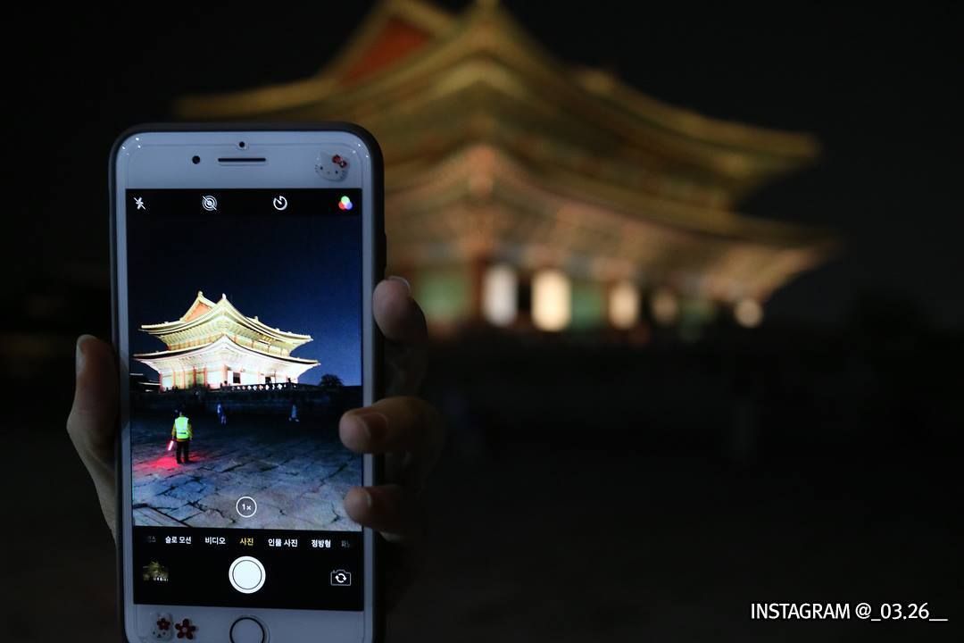 Kor_Visitkorea's tweet photo. 지난 일요일 끝이 난 2018 경복궁 야간개장! 끄앙 아쉬워~ (｡•́︿•̀｡)
지난 7일간 볼 수 있었던 아름다운 경봉궁의 밤을 우리 함께 공유해요.

#내년엔_꼭_성공한다 #서울 #경복궁 #야간개장 #인생샷 https://t.co/5pz6g0mGFh