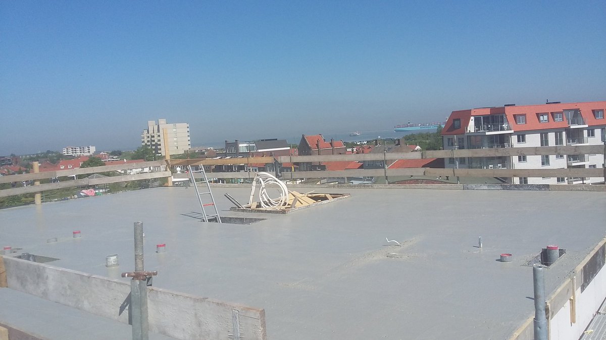wouter_pasman83's tweet photo. Vandaag dakvloer kadewoningen breskens gestort! Eerste appartementen gereed voor ytong bouwer. @FraanjeBouw @ITNNieuwdorp https://t.co/EYZabaQ8w9