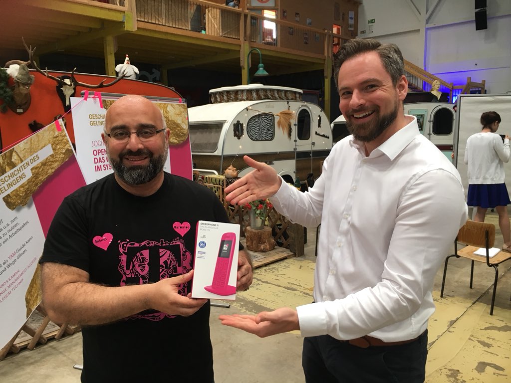 alexluyken's tweet image. Der Gewinner steht fest: Herzlichen Glückwunsch an @kaman4010 und viel Spaß mit dem brandneuen #Speedphone in #magenta! 🙌

#telekomwall
