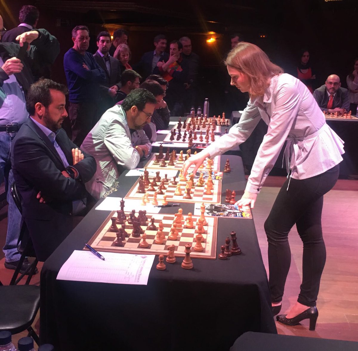 globatalent's tweet photo. Yesterday our official supporter Anna Muzychuk (Multiple World Chess Champion) played 15 simultaneous matches! Including against our CEO @Sunilbhardwajca. 

Anna won 15 and drew two! Incredible!

♞♟♖♜♔♕♗!

#chess #globatalent #sports #blockchain https://t.co/M0zZRQa3Q2