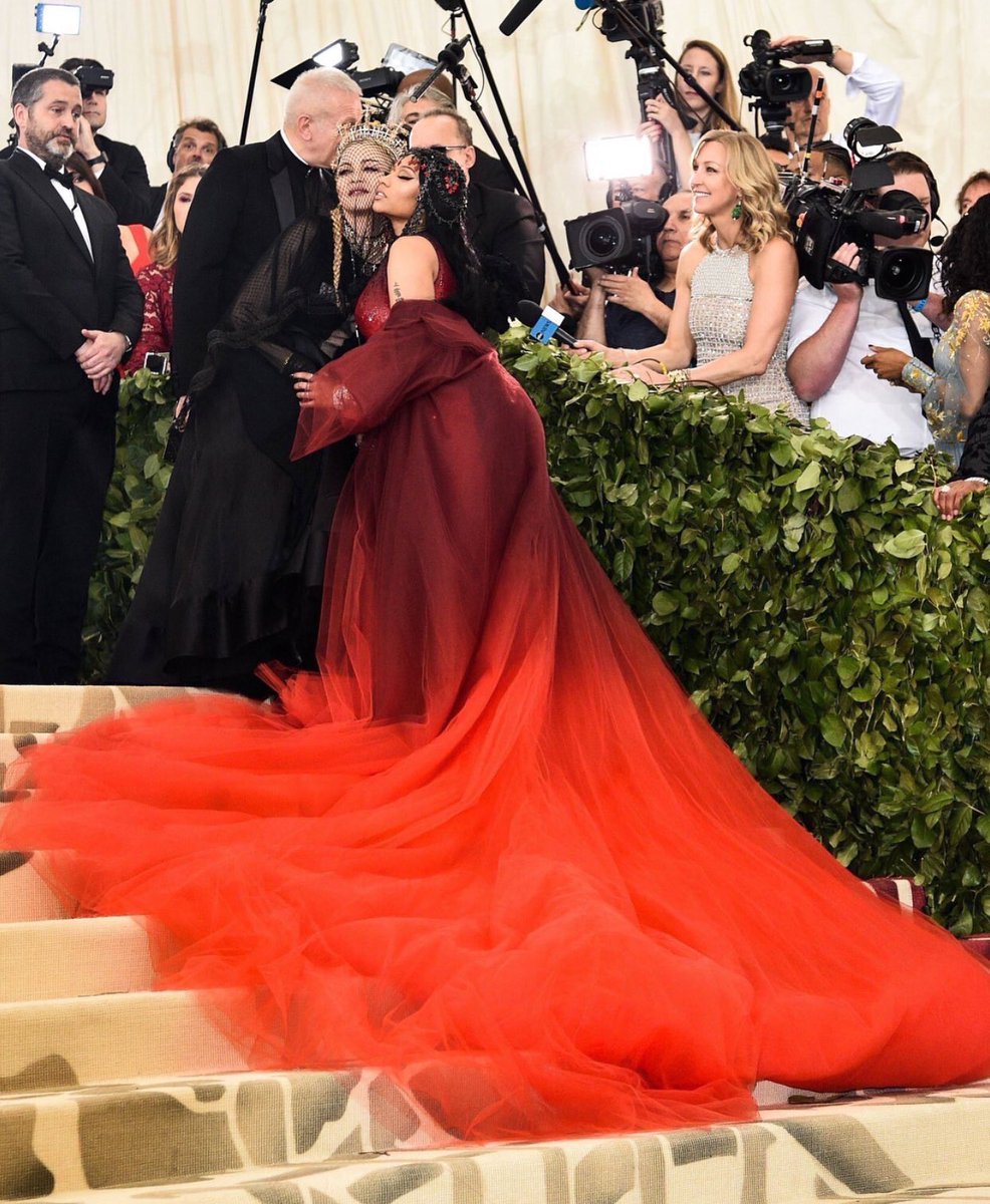 QueenLiTingz's tweet photo. Queen of the Rap and Queen of the Pop yeahhhhh #BarbeTingz #BarbieThingzVIDEO #ChunLi #ChunLiMusicVideo #ChunLiVIDEO #Nicki #NickiMinaj #NickiBBMAs #NickDay2 #NickixMetGala #Madonna @NICKIMINAJ @Madonna https://t.co/njYK27A7Wm