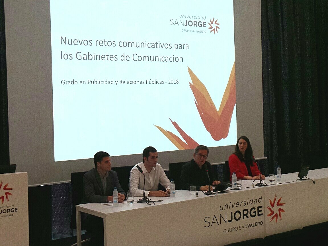 FComCSusj's tweet photo. Arranca "Nuevos retos comunicativos para los Gabinetes de Comunicación" con @pereda_ricardo presentando a @csalamero, @iaristu y @danielezquerra. Invitados de lujo para aprender cómo está evolucionando el trabajo de los directores de comunicación. https://t.co/oHAZDXA6Qz