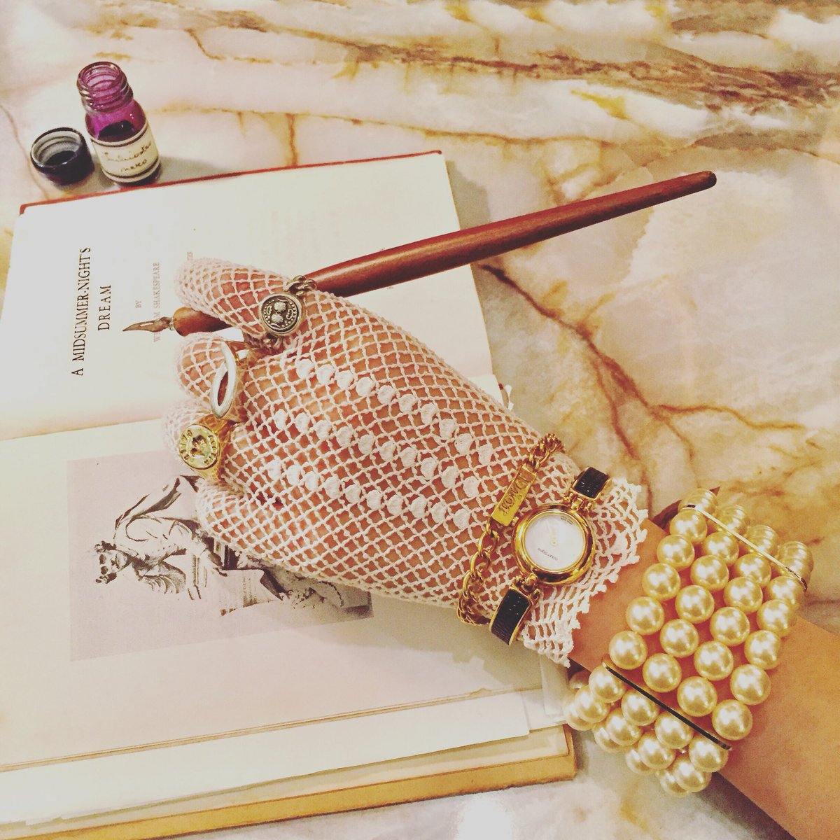 clarisse_ladies's tweet photo. ACCESSORY💎💍❄️✨
.
クォーツ #courreges
.
ブレスレット #agatha
4連パール 両腕セット
.
ブレスレット #christiandior
.
シルバーリング #clioblue 925
ゴールドリング #agatha
.
#中崎町 #clarisse #クラリス #古着屋clarisse #古着 #レディース #アクセサリー #リング #時計 https://t.co/Wt4bzDeQ60