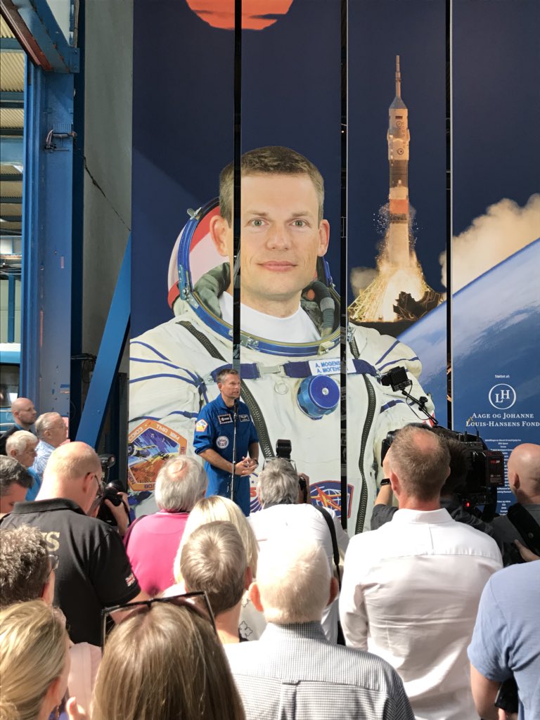 ragnarhn's tweet photo. Teknisk Museum tager endnu et skridt i den spændende udvikling. Stor #space udstilling åbnet i dag med HKH Joakim, @Astro_Andreas og @mettebock . Vigtigt løft af science udbredelsen i DK. #dkpol #dkforsk https://t.co/7h0NaTLrkA