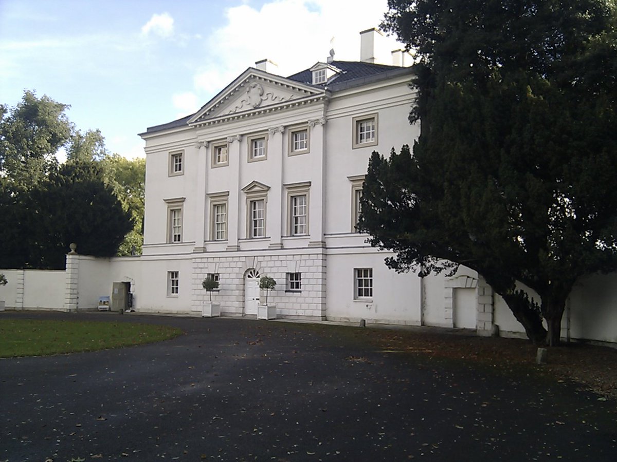 Chimni_Wiki's tweet image. Marble Hill was built for Henrietta Howard, mistress of the Prince of Wales - later King George II - and literary socialite. The Palladian style house and gardens were intended as an Arcadian retreat from crowded 18th-century London #WestLondon #HouseMuseums