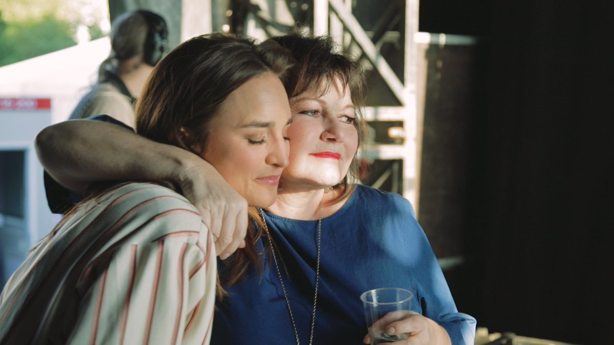 TyphBarrow's tweet image. Je garde de toi le souvenir d'une belle âme et d'une immense Artiste. 
Entière, généreuse, hypnotique, à fleur de peau, drôle. 
Merci pour ces moments magiques. Les mots sont trop petits. 
Quelle claque. Quelle classe. 
Je tremble 💔    @Maurane #Maurane