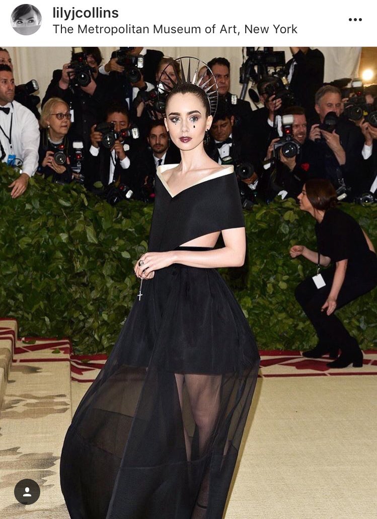 Sarah_Rowntree's tweet photo. Lily Collins wins. #MetBall 😍 https://t.co/mK3tYnmpb5