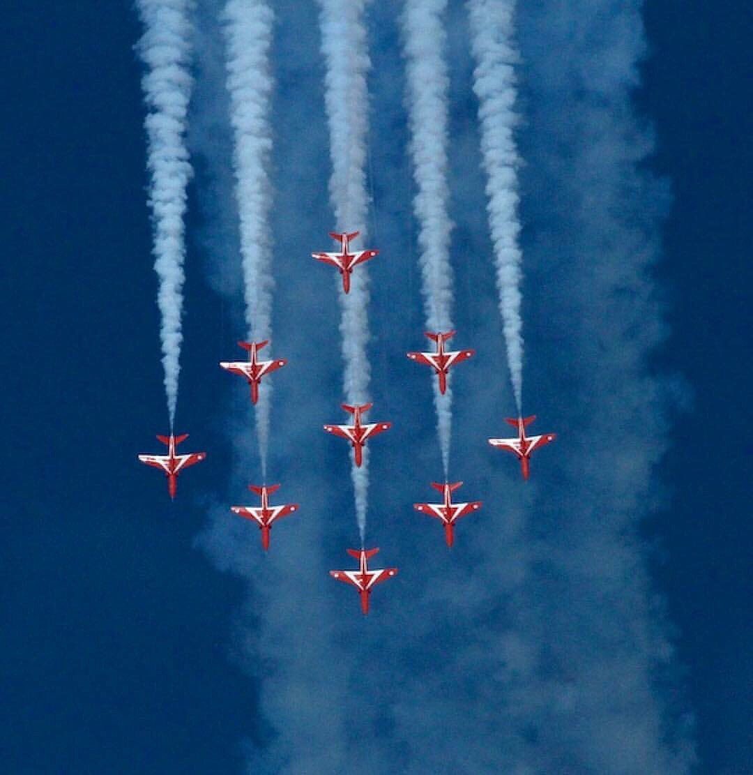 #redarrows #redarrowsdisplayteam #hawk #display #formation #flying #formationflying #raf #ribster13 #photography #photographer #action #events #smokeon #smokeongo #aircraft #plane #canon #camera #uk #planes #aviationphotography #aviationlovers #aviationdaily #displays #aviators