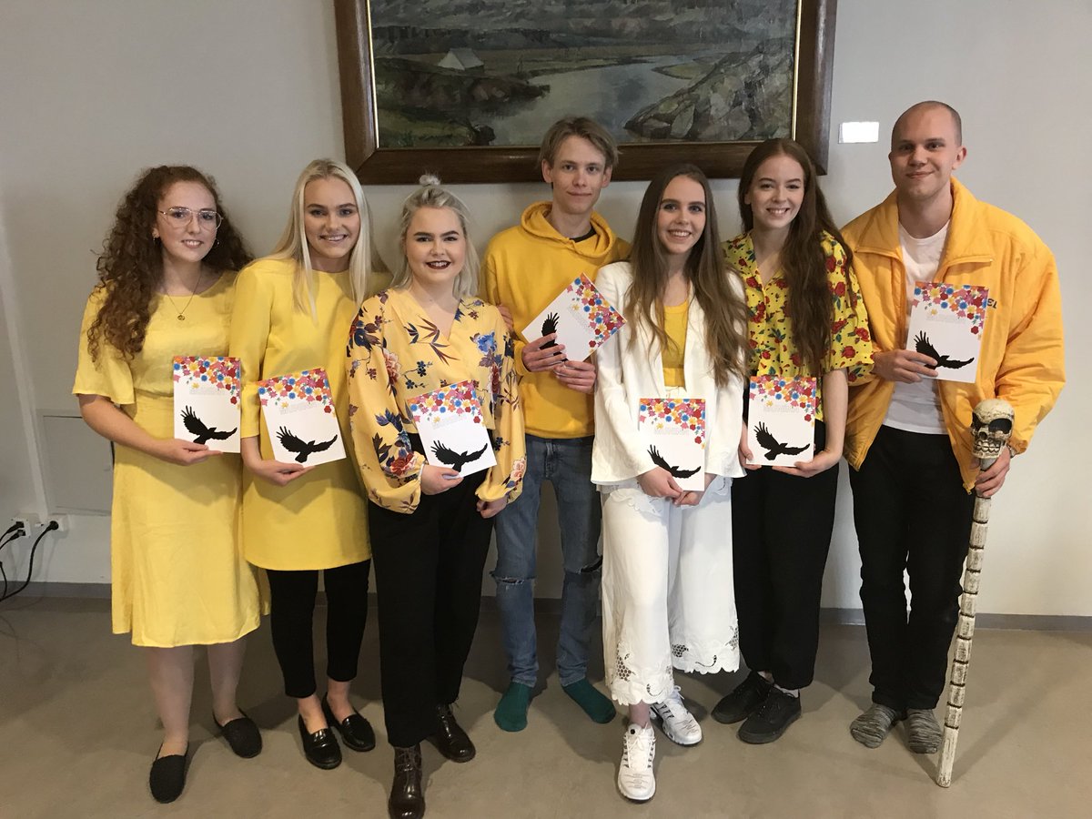 Skólafélagið Huginn (@huginnma) on Twitter photo Útgáfudagur Munins í dag.
Hér má sjá glæsilegu ritstjórnina okkar.
Til hamingju með 2 frábær skólablöð í ár <a href="/muninnma/">Skólablaðið Muninn</a> 💞 Útgáfudagur Munins í dag.
Hér má sjá glæsilegu ritstjórnina okkar.
Til hamingju með 2 frábær skólablöð í ár <a href="/muninnma/">Skólablaðið Muninn</a> 💞
