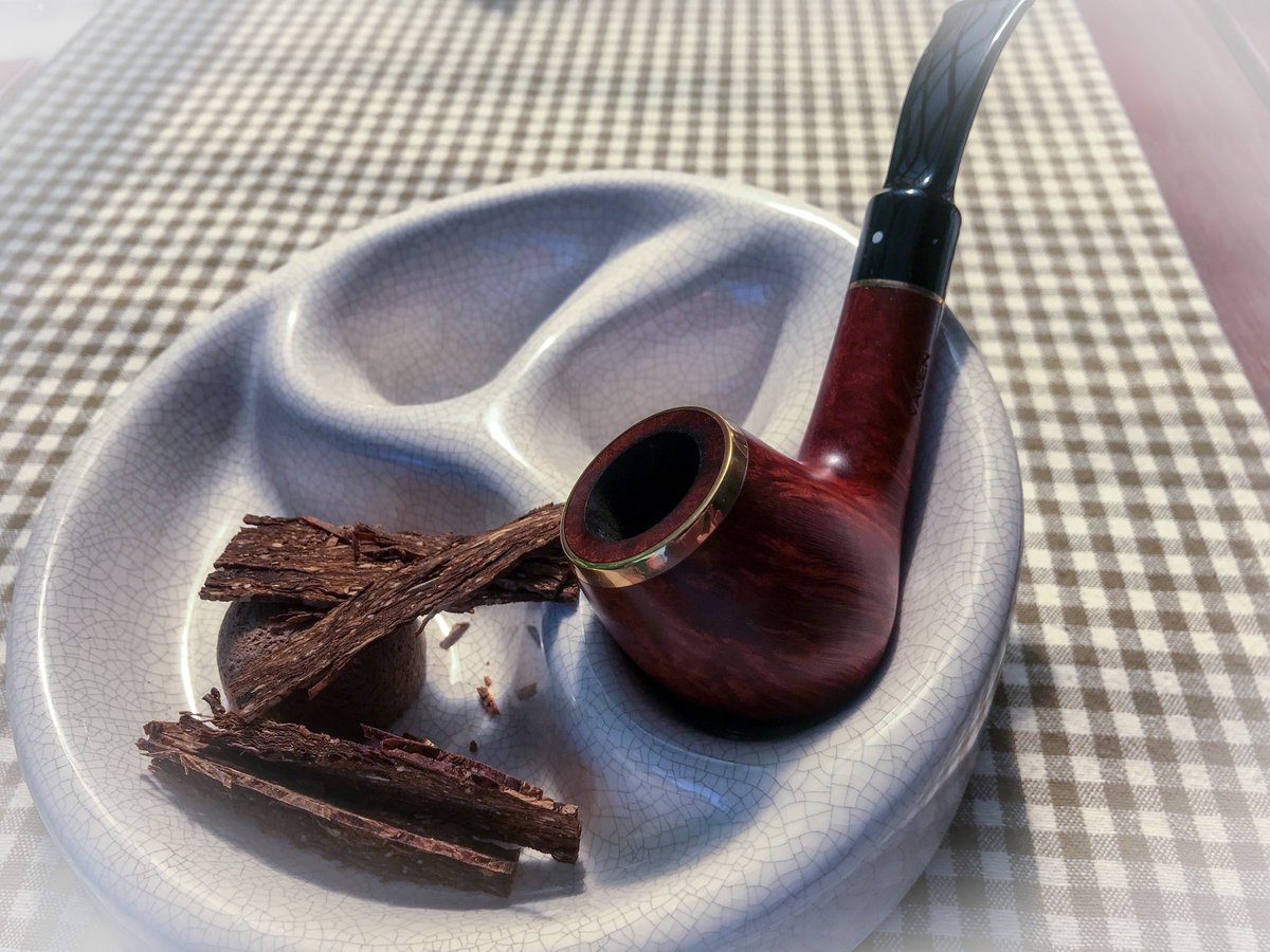 GerdKebschull's tweet photo. *VAUEN Baron*
Like the Navy Flake #pipeTobacco
#vauen
#vauenBaron
#navyFlake
#timeforaVAUEN
#vauenPfeife
#vauenPipe https://t.co/7hRYkNUQbk