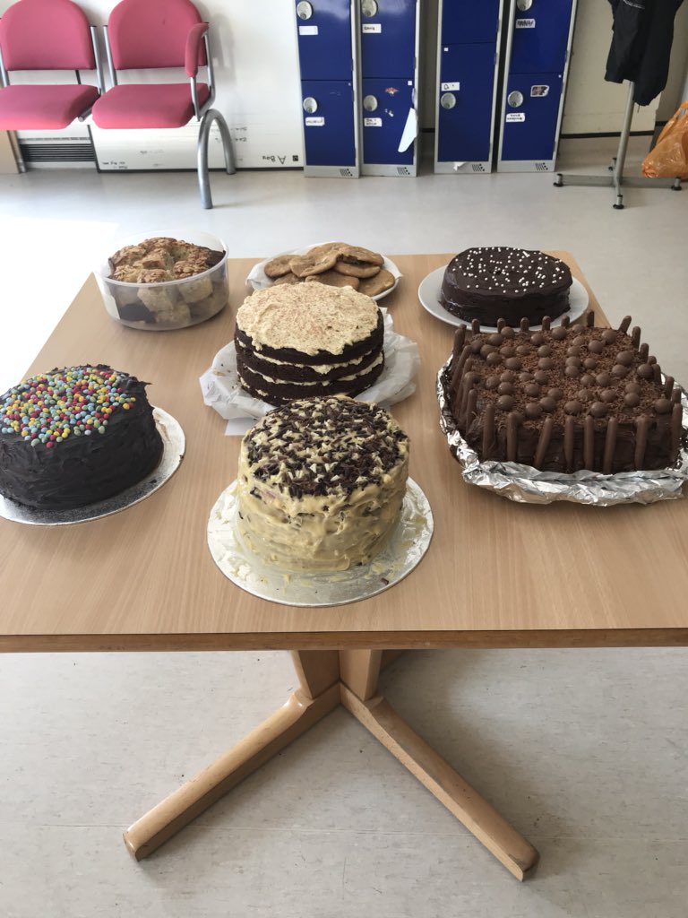 <a href="/StockportNHS/">Stockport NHS FT</a> Ward A1 Bake Off this morning 😋🎂🍪🥧 please come along and vote 😃