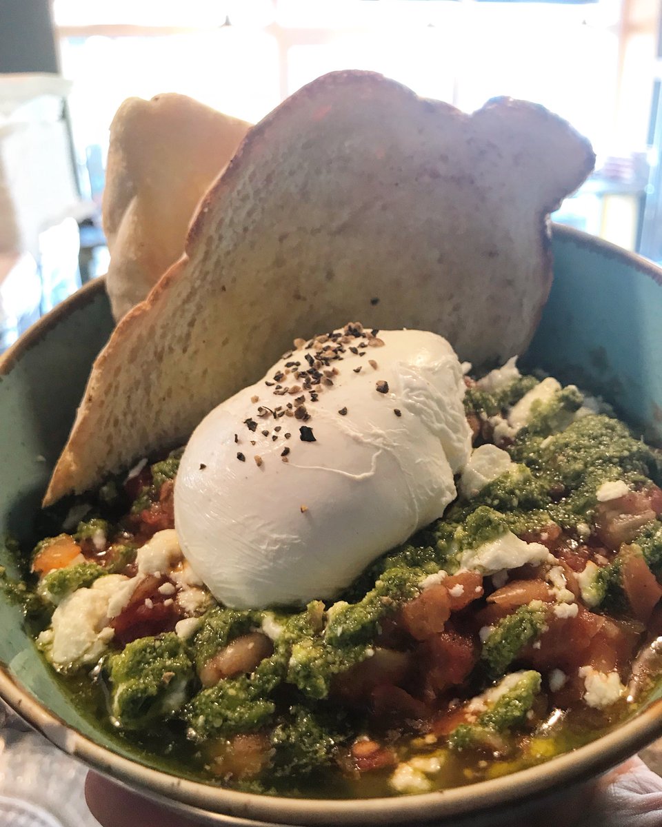 Yes we are brunchin again in the sunshiiiiiiine ☀️☀️☀️ 

#alfrescodining #brunch #brunching #brunchin #chef #chefslife #cafe #deli #manchester #cheshire #hale #altrincham #alty #timperley #stamfordpark